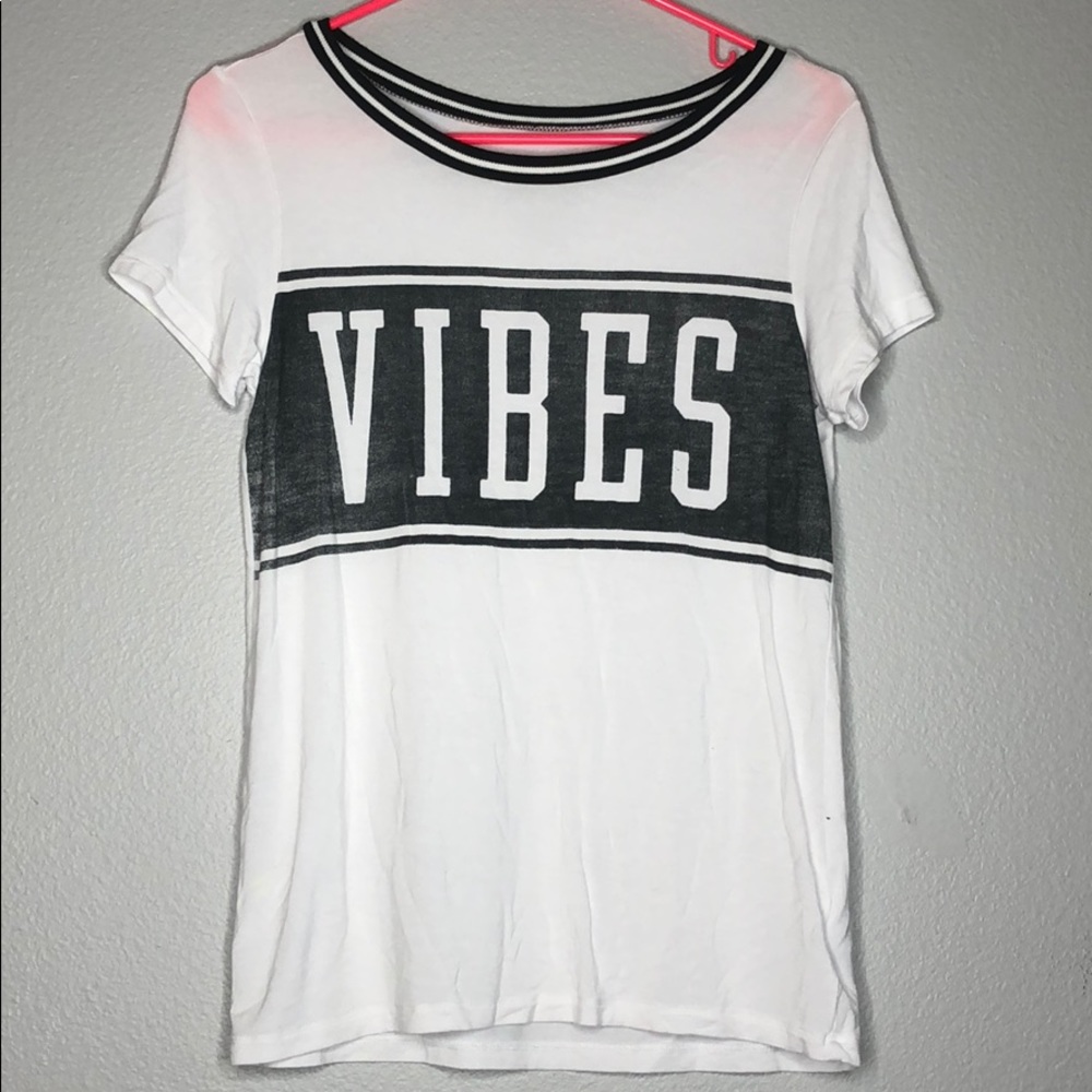 American Eagle VIBES t-shirt